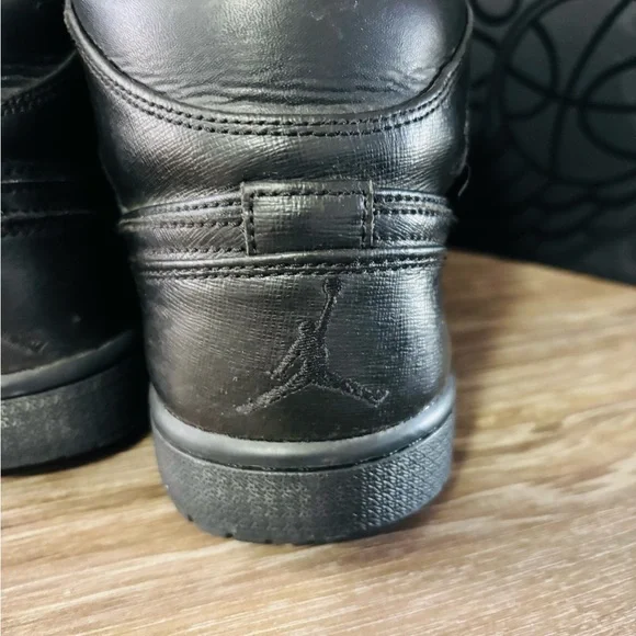 Air Jordan 1 Mid Triple Black 2013